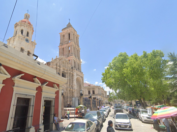 Casa En Venta, En La Calle De Muzquiz, Centro Metropolitano, Saltillo, Coahuila. Remate Bancario Jmjc20-56