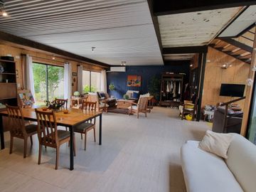 Hermosa Casa con Piscina y Cabañas en Punucapa