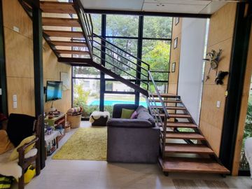 Hermosa Casa con Piscina y Cabañas en Punucapa