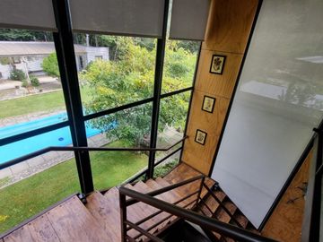 Hermosa Casa con Piscina y Cabañas en Punucapa