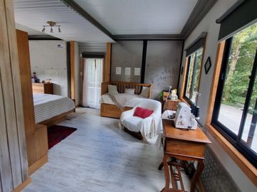 Hermosa Casa con Piscina y Cabañas en Punucapa