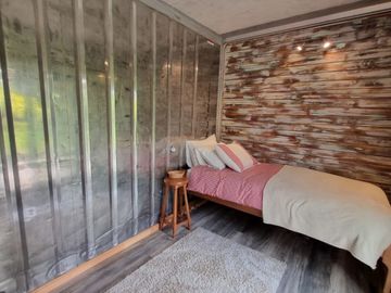 Hermosa Casa con Piscina y Cabañas en Punucapa