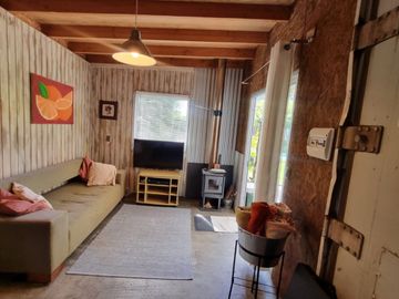 Hermosa Casa con Piscina y Cabañas en Punucapa