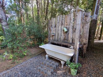 Hermosa Casa con Piscina y Cabañas en Punucapa