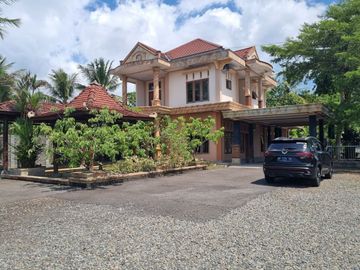 RUMAH MEWAH 2 LANTAI DENGAN TANAH YANG SANGAT LUAS DI PURWOREJO
