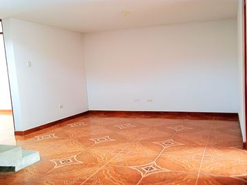 Venta Casa De 2 Pisos Más Aires - Mi Perú, Callao