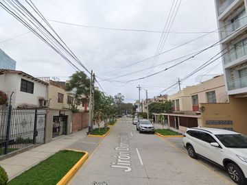 Se vende casa de 1100 m² con Doble Frente en Magdalena – Límite con San Isidro