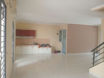 Disewakan Rumah Cluster Costarica Delatinos BSD City Tangerang Selatan Murah Bagus Nyaman Strategis Siap Huni