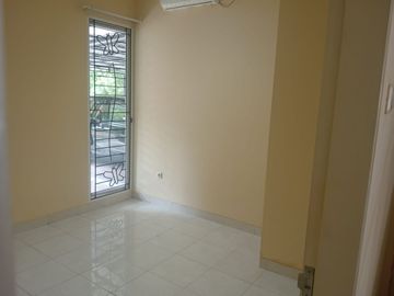 Disewakan Rumah Cluster Costarica Delatinos BSD City Tangerang Selatan Murah Bagus Nyaman Strategis Siap Huni