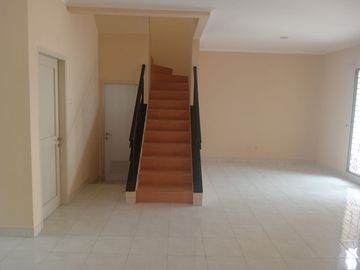 Disewakan Rumah Cluster Costarica Delatinos BSD City Tangerang Selatan Murah Bagus Nyaman Strategis Siap Huni