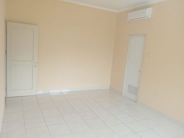 Disewakan Rumah Cluster Costarica Delatinos BSD City Tangerang Selatan Murah Bagus Nyaman Strategis Siap Huni