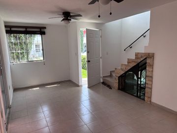 Venta de bonita casa en excelente fraccionamiento Valle Verde de Yautepec, Mor.