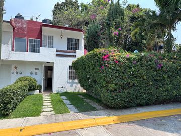 Venta de bonita casa en excelente fraccionamiento Valle Verde de Yautepec, Mor.