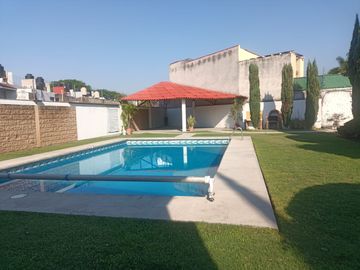 Venta de bonita casa en excelente fraccionamiento Valle Verde de Yautepec, Mor.