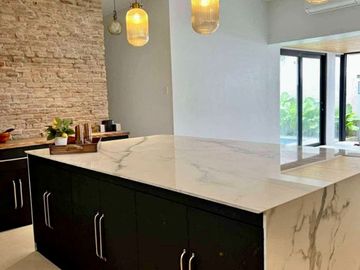Good Deal! Bungalow 4 Bedroom House and Lot with Swimming Pool in Ayala Alabang For Sale