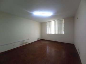 🏡 ALQUILER DE AMPLIA CASA EN JESÚS MARÍA – ZONA SEGURA Y CÉNTRICA