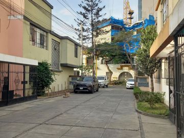 🏡 ALQUILER DE AMPLIA CASA EN JESÚS MARÍA – ZONA SEGURA Y CÉNTRICA