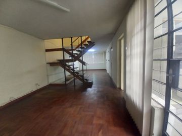 🏡 ALQUILER DE AMPLIA CASA EN JESÚS MARÍA – ZONA SEGURA Y CÉNTRICA