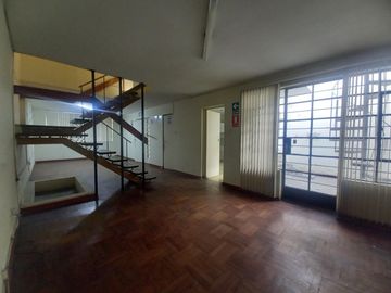 🏡 ALQUILER DE AMPLIA CASA EN JESÚS MARÍA – ZONA SEGURA Y CÉNTRICA