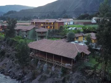 Vendo Hotel en el Valle Sagrado, Cusco - Huarán - 25 habitaciones - Vista espectacular.