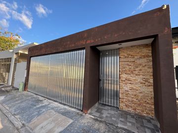 HERMOSA CASA EN VENTA UBICADA EN EL FRACCIONAMIENTO LAS AMERICAS II MÉRIDA