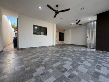 HERMOSA CASA EN VENTA UBICADA EN EL FRACCIONAMIENTO LAS AMERICAS II MÉRIDA