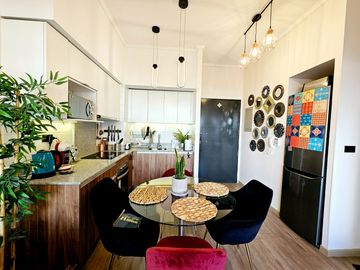 ESPECTACULAR OPORTUNIDAD EN HUECHURABA CON PATIO Y 2E