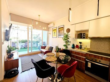 ESPECTACULAR OPORTUNIDAD EN HUECHURABA CON PATIO Y 2E