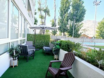 ESPECTACULAR OPORTUNIDAD EN HUECHURABA CON PATIO Y 2E