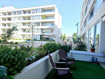 ESPECTACULAR OPORTUNIDAD EN HUECHURABA CON PATIO Y 2E