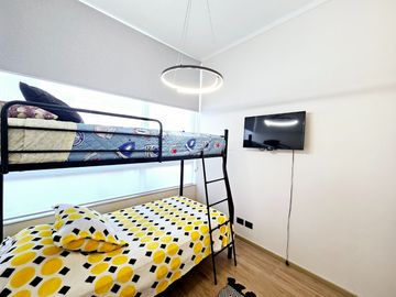 ESPECTACULAR OPORTUNIDAD EN HUECHURABA CON PATIO Y 2E