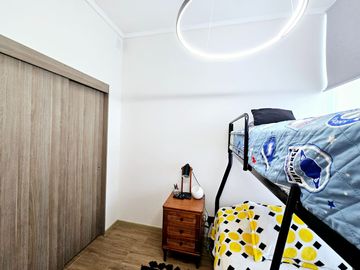 ESPECTACULAR OPORTUNIDAD EN HUECHURABA CON PATIO Y 2E