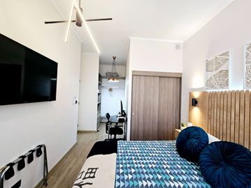 ESPECTACULAR OPORTUNIDAD EN HUECHURABA CON PATIO Y 2E