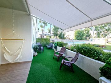 ESPECTACULAR OPORTUNIDAD EN HUECHURABA CON PATIO Y 2E