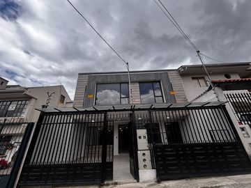 Casas de Venta en Cuenca Ecuador casa con departamentos
