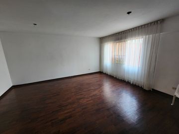Vendo Departamento Muy Bien Ubicado Cerca a Av del Ejercito en Primer Piso