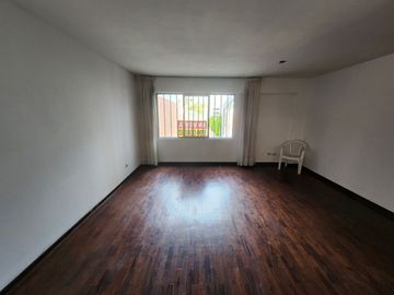 Vendo Departamento Muy Bien Ubicado Cerca a Av del Ejercito en Primer Piso