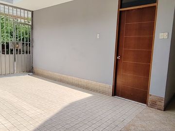 🏡 ¡Gran Oportunidad! Venta de Casa de 4 Pisos en Carapongo – Independiente y Rentable