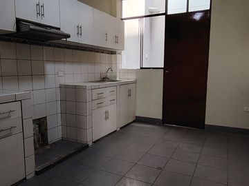 🏡 ¡Gran Oportunidad! Venta de Casa de 4 Pisos en Carapongo – Independiente y Rentable