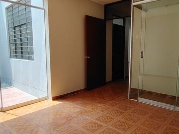 🏡 ¡Gran Oportunidad! Venta de Casa de 4 Pisos en Carapongo – Independiente y Rentable
