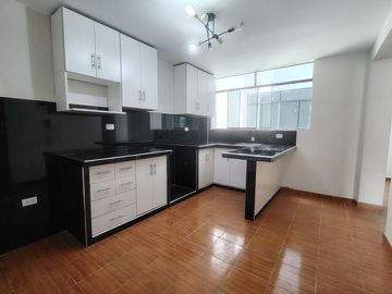 🏡 ¡Gran Oportunidad! Venta de Casa de 4 Pisos en Carapongo – Independiente y Rentable