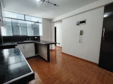 🏡 ¡Gran Oportunidad! Venta de Casa de 4 Pisos en Carapongo – Independiente y Rentable