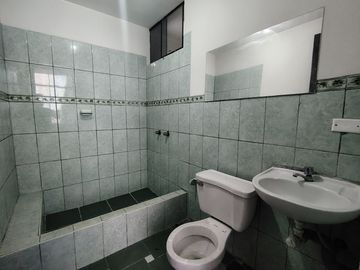 🏡 ¡Gran Oportunidad! Venta de Casa de 4 Pisos en Carapongo – Independiente y Rentable