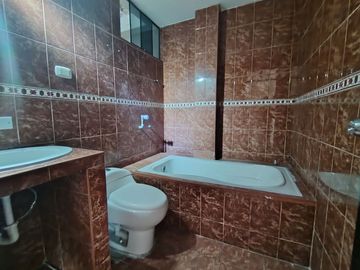 🏡 ¡Gran Oportunidad! Venta de Casa de 4 Pisos en Carapongo – Independiente y Rentable