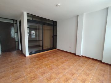🏡 ¡Gran Oportunidad! Venta de Casa de 4 Pisos en Carapongo – Independiente y Rentable