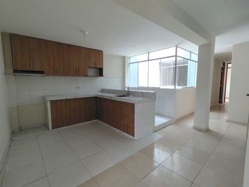 🏡 ¡Gran Oportunidad! Venta de Casa de 4 Pisos en Carapongo – Independiente y Rentable