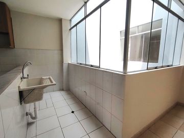 🏡 ¡Gran Oportunidad! Venta de Casa de 4 Pisos en Carapongo – Independiente y Rentable