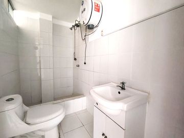 🏡 ¡Gran Oportunidad! Venta de Casa de 4 Pisos en Carapongo – Independiente y Rentable