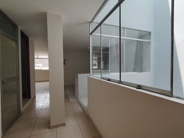 🏡 ¡Gran Oportunidad! Venta de Casa de 4 Pisos en Carapongo – Independiente y Rentable