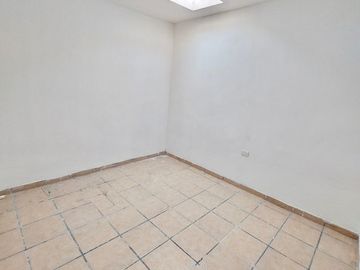 Casa en venta al sur de Hermosillo – Fraccionamiento Altares, 2 recámaras y opción a tercera